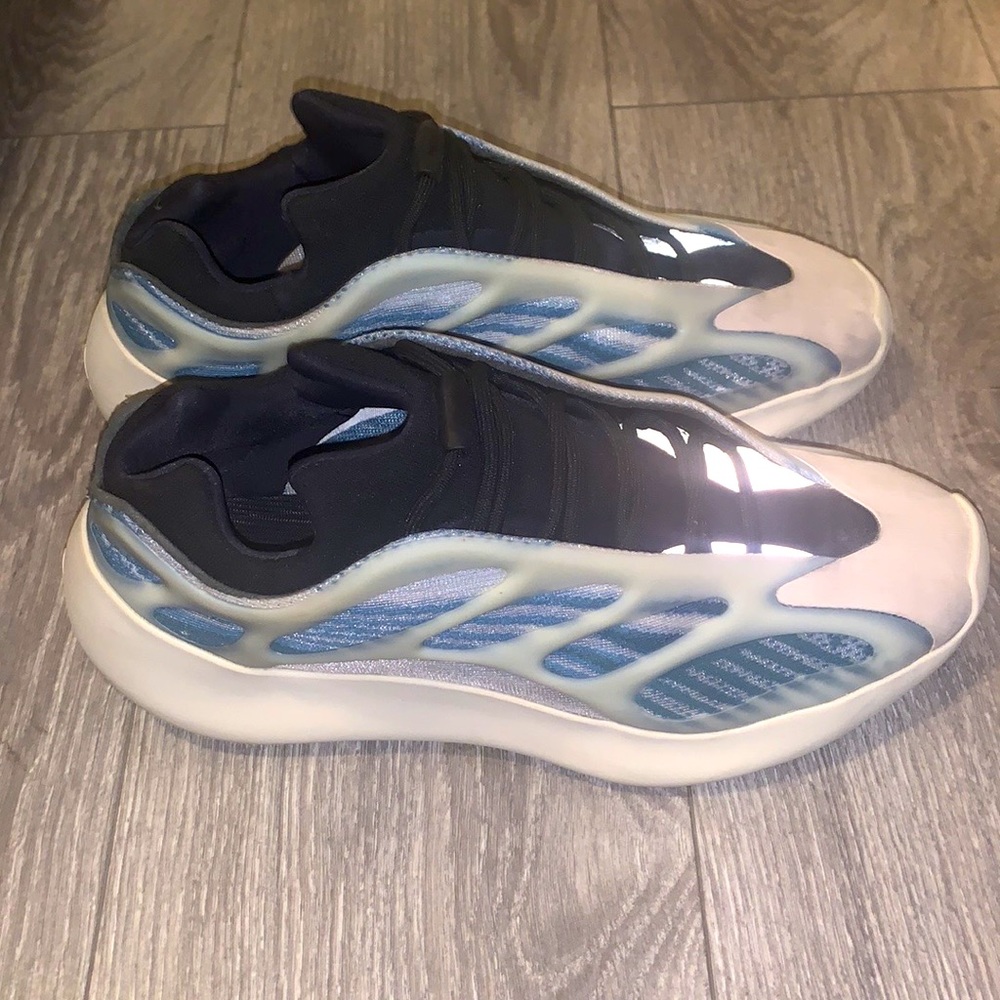 Yeezy 700 V3 "Kyanite" sneakers - Picture 4 of 8